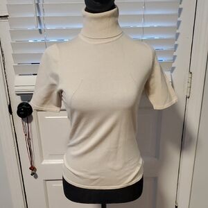Apriori Cream Turtleneck Short Sleeve Sweater